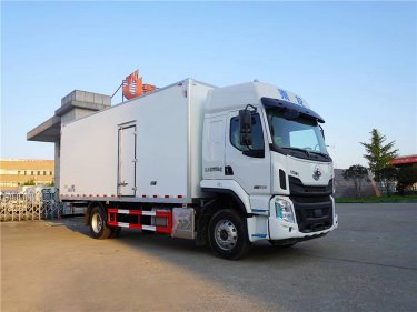 國六 柳汽乘龍高頂雙卧6.8米冷藏車