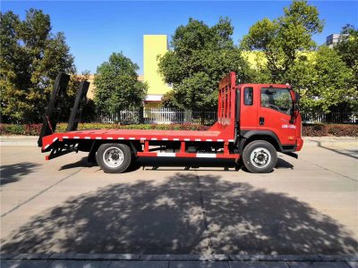 國六成都大運4.1米軸距平闆車