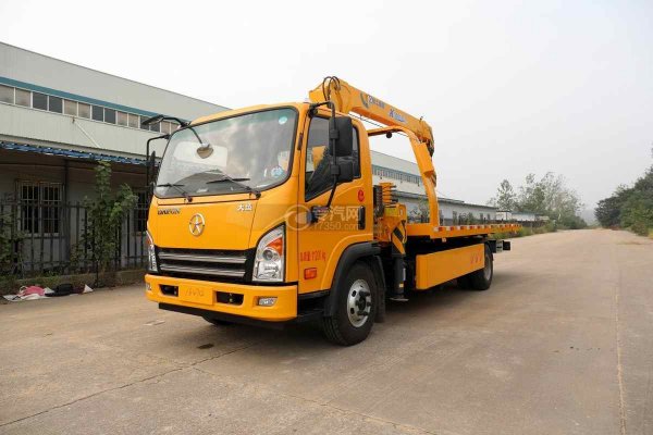 帶吊平闆清障車價格貴嗎？